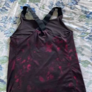 Ladies workout top by C9. Size XL, 1 1/2”stretch straps.